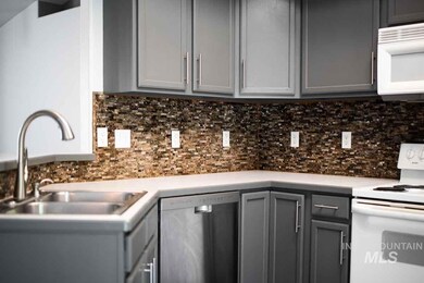 916 W Georgia Ave, Nampa, ID 83686 - photo 4