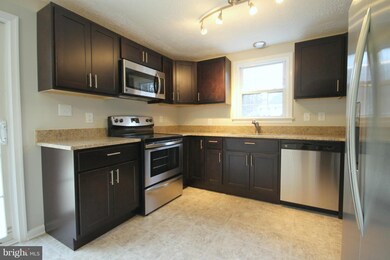 10910 Deerfield Dr, Fredericksburg, VA 22407 - photo 2