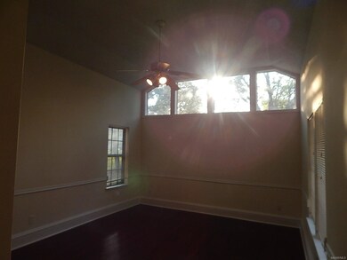 BEAUTIFUL & BRIGHT GRTROOM