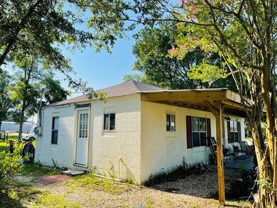 302 W 9th St, Carrabelle, FL 32322 - photo 2