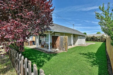 761 Hazel St, Central Point, OR 97502 - photo 2