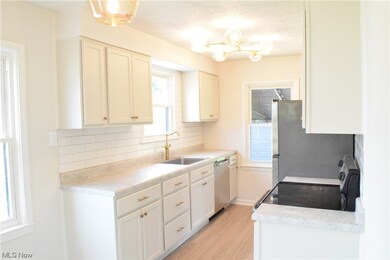 2448 E 37th St, Lorain, OH 44055 - photo 5