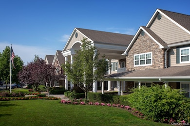 192 Adams Way unit 192, Sayville, NY 11782 - photo 3