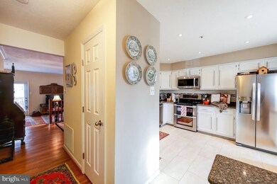 20555 Lowfield Dr, Germantown, MD 20874 - photo 6