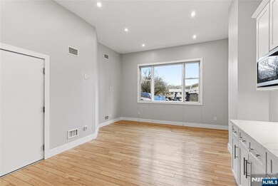 12 Dempsey Ave unit A, Edgewater, NJ 07020 - photo 5