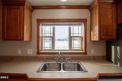 907 Frontier Trail, Mandan, ND 58554 - photo 7