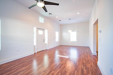 110 Shaw Ave, Fredericksburg, TX 78624 - photo 2