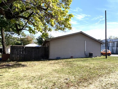 300 E Center Cross St, Edinburgh, IN 46124 - photo 4