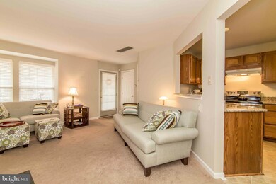 9219 Cardinal Forest Ln unit 31, Lorton, VA 22079 - photo 5