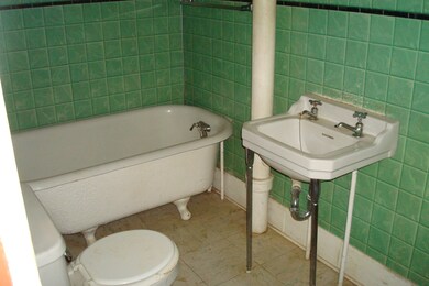 Main Floor Bath Room