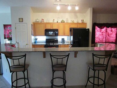 Kitchen. Granite counters, breakfast bar