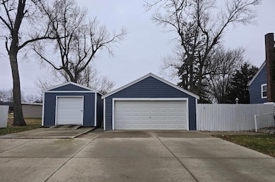 408 2nd St NE, Pipestone, MN 56164 - photo 3