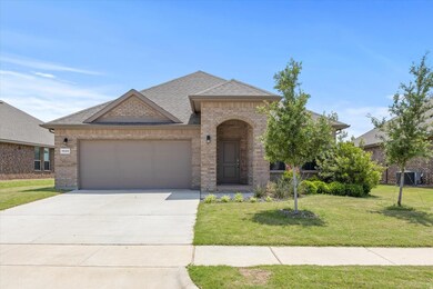 1529 Seabiscuit Dr, Granbury, TX 76049 - photo 2