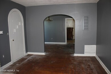 Living Room/Accent Archway