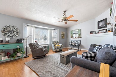 4422 N Maple-13