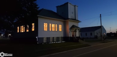 202 E Pleasant St, Cincinnati, IA 52549 - photo 4