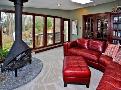 FAMILY RM OFF KIT W/WALLS OF WINDOWS