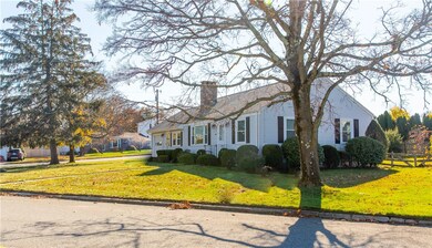 123 Lawnacre Dr, Cranston, RI 02920 - photo 2