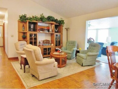 GRT RM W/VAULTED CEIL.
