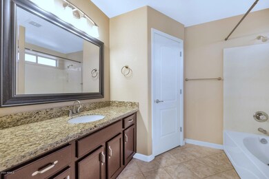 1727 E Harrison St-large-013-028-Master