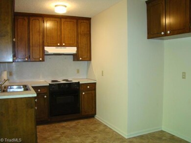 1070 Cliffwood Dr, Asheboro, NC 27205 - photo 5