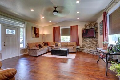 9575 Old Stage Rd, Central Point, OR 97502 - photo 5