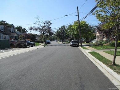 6 Birch Ln, Valley Stream, NY 11581 - photo 2