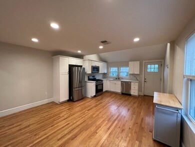 121 Washington St unit 2, Wellesley Hills, MA 02481 - photo 4