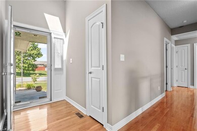 4431 SW Creekview Dr, Lees Summit, MO 64082 - photo 3
