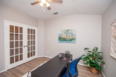 32330 Summer Park Ln, Conroe, TX 77385 - photo 4