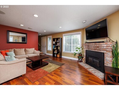 Living Room/Entrance