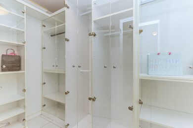 Sendero Claro Master Closet