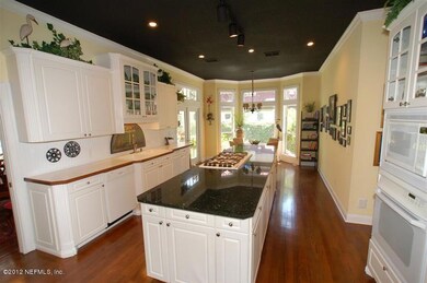 Kitchen w/Breakfast Bar and much more