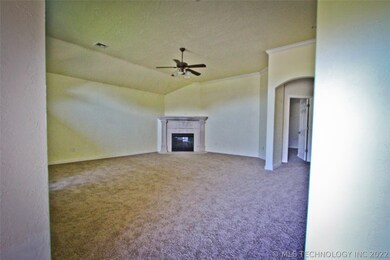 3309 E Irvington St, Broken Arrow, OK 74014 - photo 2