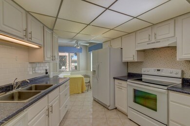 14030 N Palm Ridge Dr W, Sun City, AZ 85351 - photo 4