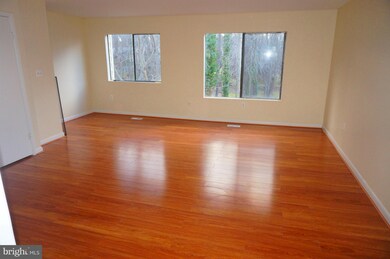 6914 Cipriano Woods Ct, Lanham, MD 20706 - photo 4