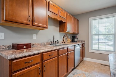 262 Randell Dr, Madisonville, KY 42431 - photo 6