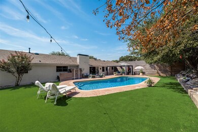 1401 Woodvine Dr, Euless, TX 76040 - photo 3