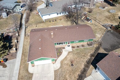 2221 Fallcreek Ct, Grand Forks, ND 58201 - photo 2