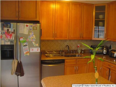 27 Theater Ln, Staten Island, NY 10304 - photo 5