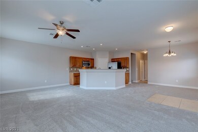 Kitchen with breakfast bar