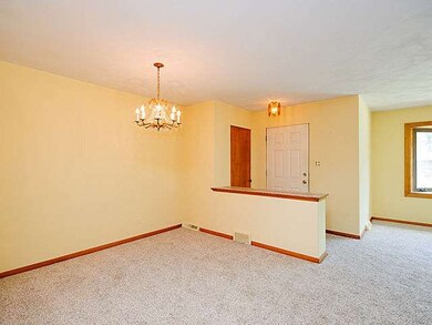 256 N Maison Ct, Elmhurst, IL 60126 - photo 6