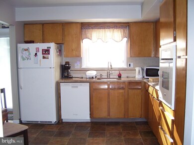 524 Crotzer Ave, Folcroft, PA 19032 - photo 4