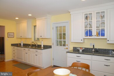 3818 Cobblestone Ct, Alexandria, VA 22306 - photo 5