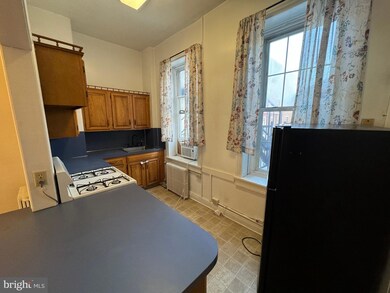 107 E Market St unit 2ND FLOOR FRONT, York, PA 17401 - photo 3