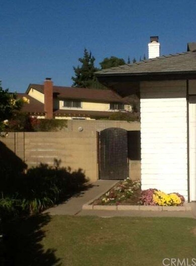 Gate to side yard