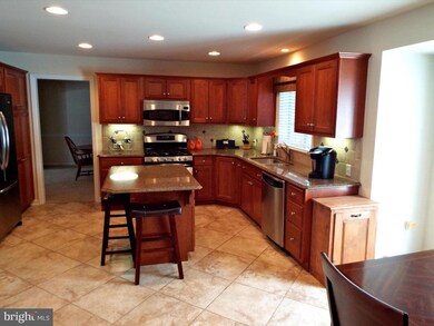 611 Rose Petal Ln, Mount Joy, PA 17552 - photo 5