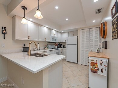 Kitchen with white cabinets, kitchen peninsula, si