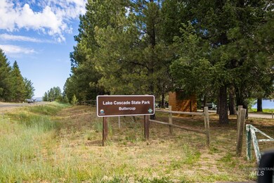 3 minute drive to Buttercup Boat Launch