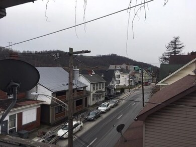 141 W Greene St, Waynesburg, PA 15370 - photo 5